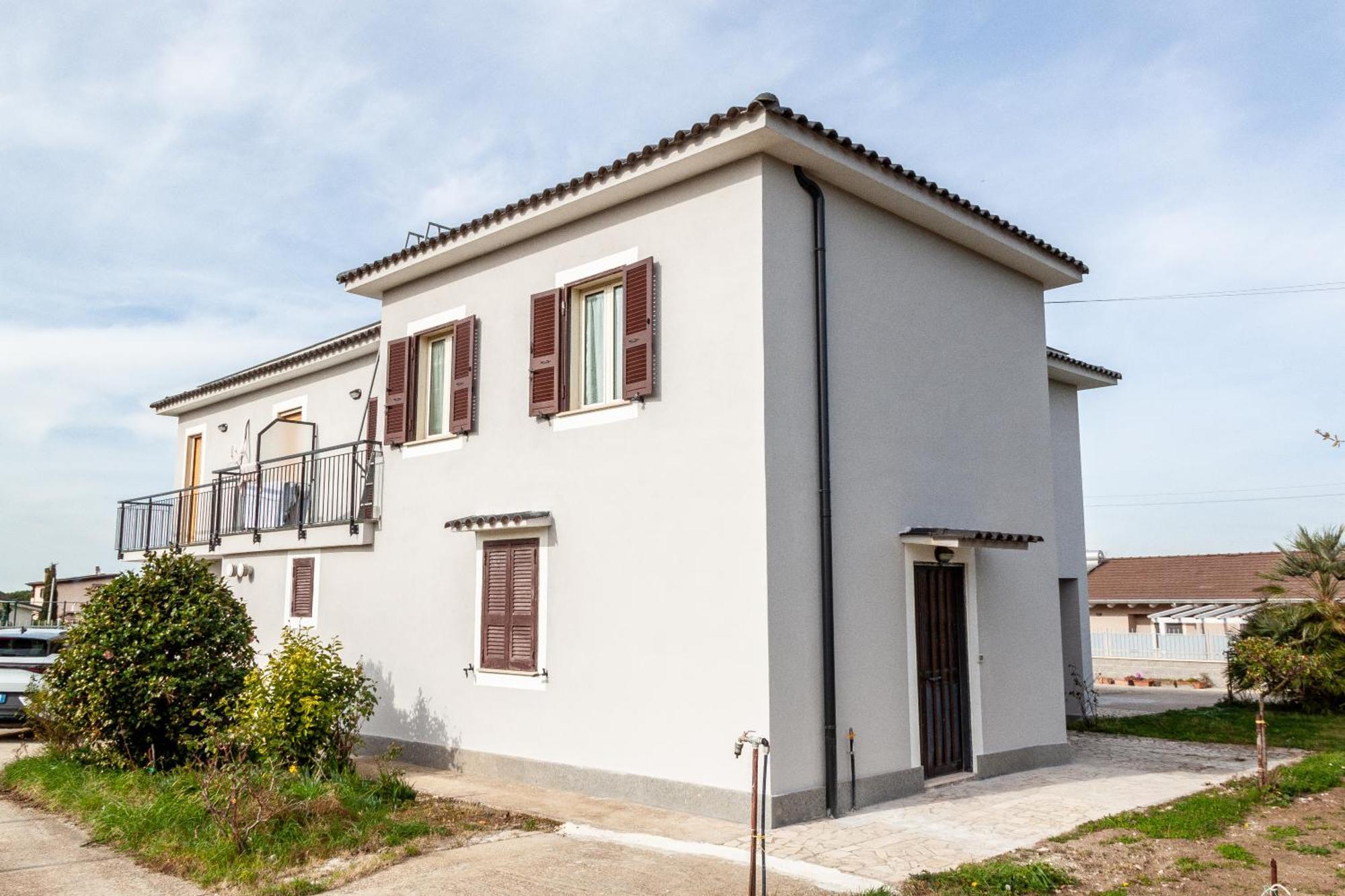 A Casa Di Marco Guesthouse - Apt Di Ciampino E Stazione Per Roma Marino Esterno foto